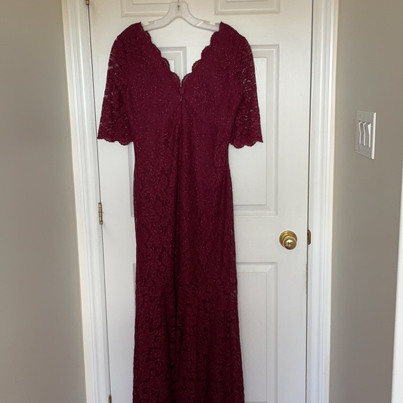 V-Neck Ruched Lace Mermaid Gown with 3/4 Sleeves - Picture 4 of 4